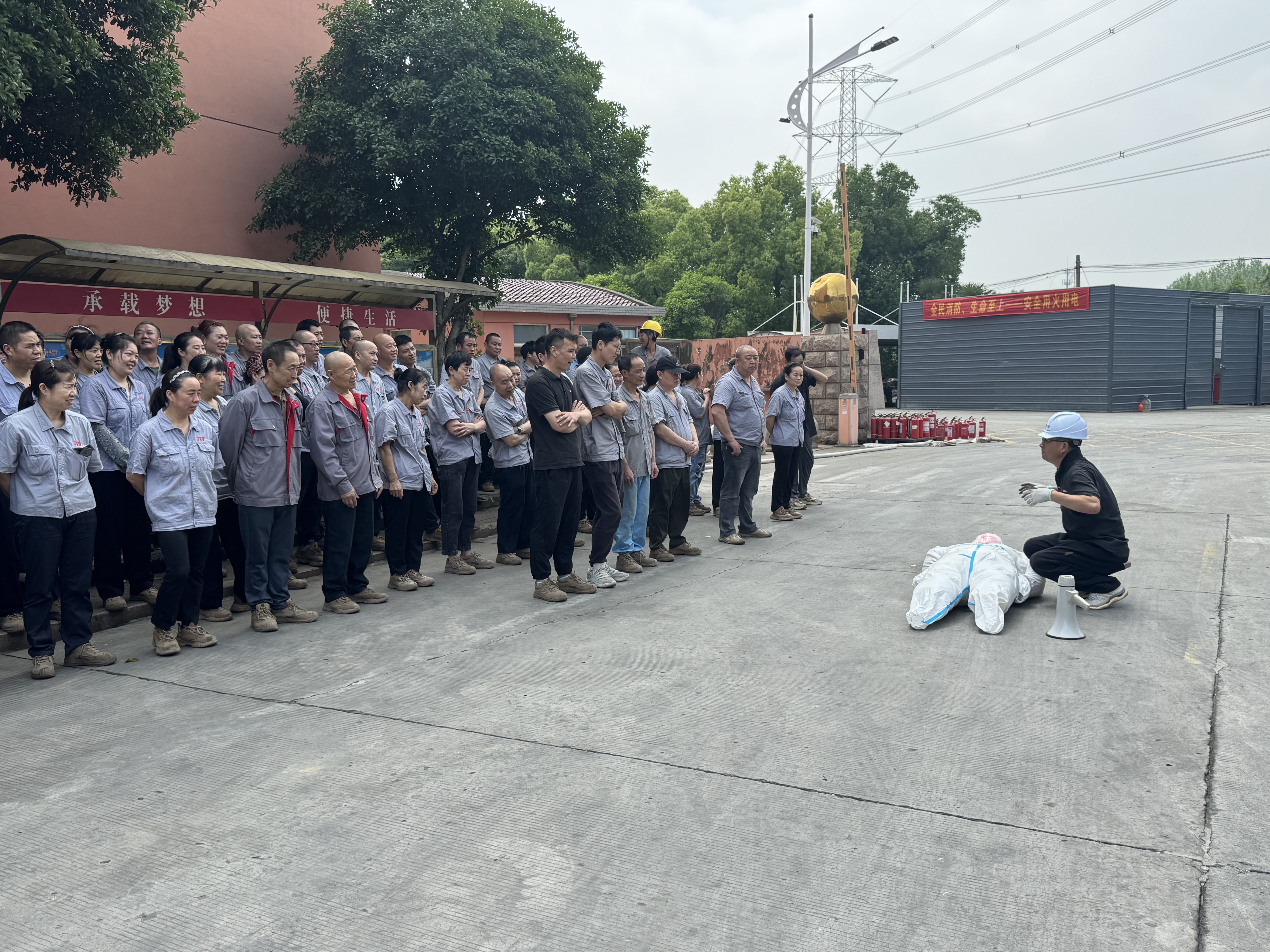 Najnowsze blogi firmy Suzhou Jinta Import & Export Co., Ltd. prowadzi ćwiczenia przeciwpożarowe w 2026 r. w celu zwiększenia umiejętności pracowników w zakresie bezpieczeństwa przeciwpożarowego i pierwszej pomocy