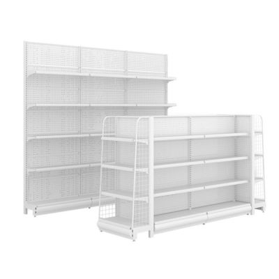 Moderne półki w supermarkecie