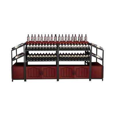 Wino z walcowanej stali na zimno półka w rogu półka wina w supermarkecie półki wina w sklepie