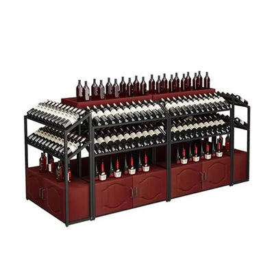 Wino z walcowanej stali na zimno półka w rogu półka wina w supermarkecie półki wina w sklepie